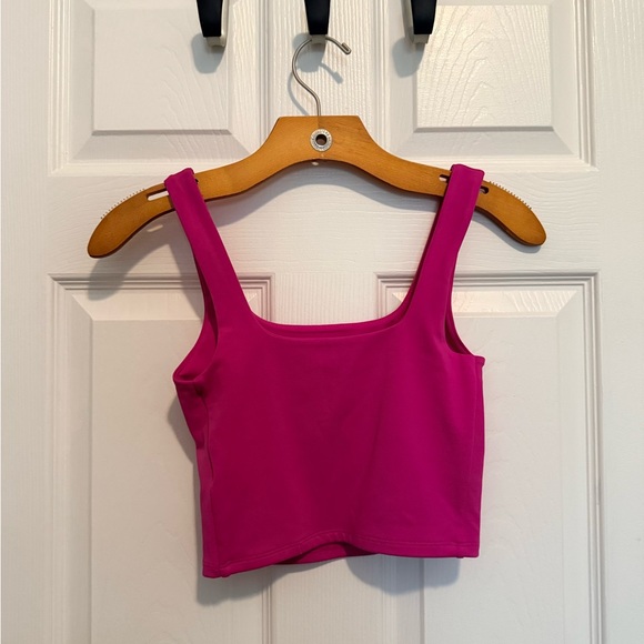 Express Body Contour Crop Tank - Picture 3 of 3